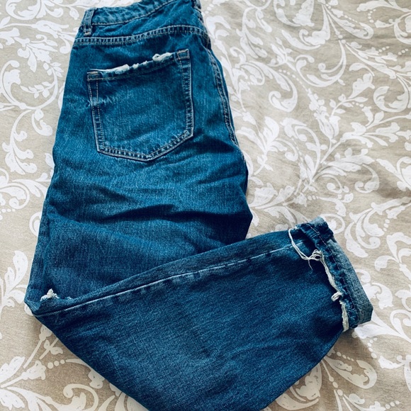 😊Distressed Boyfriend Jeans - Picture 3 of 7